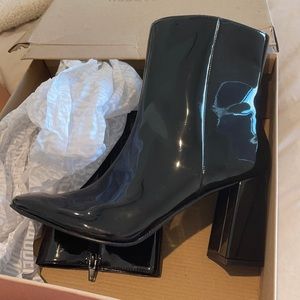 BRAND NEW BLACK STEVE MADDEN BOOTIES